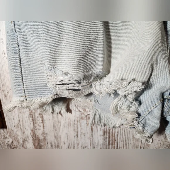 No Boundaries Light Blue Distressed Jean Shorts Juniors High Waist Mom Fit NWT - Picture 4 of 10